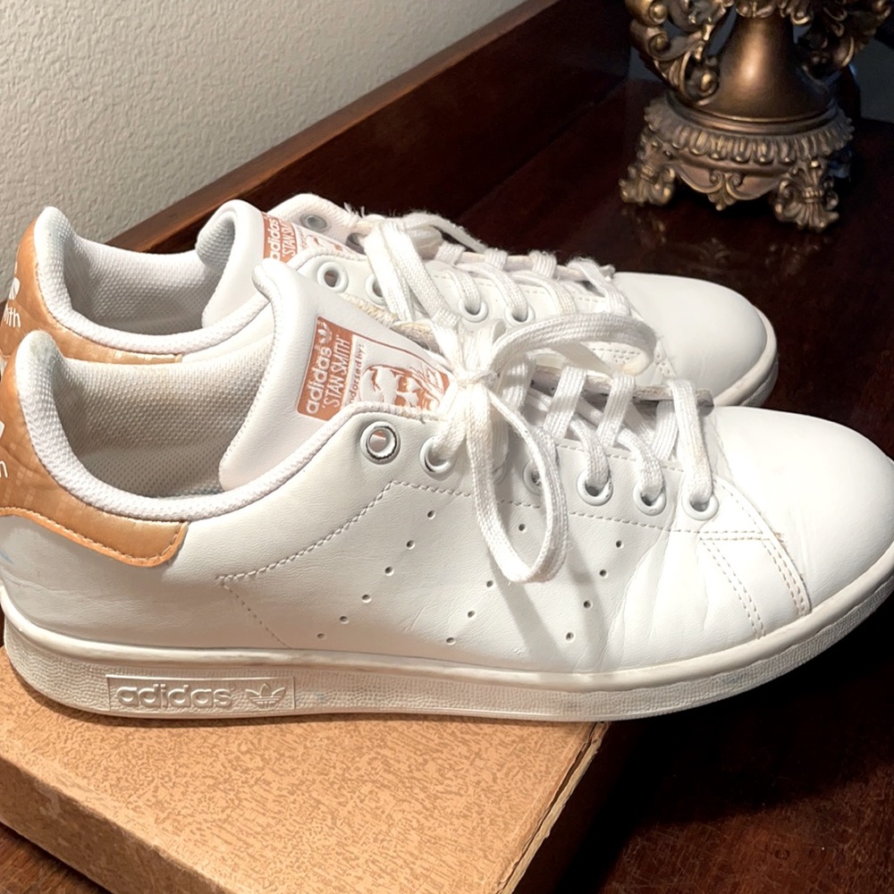 Adidas Women’s Retro-Inspired Stan Smith White & Gold Sneakers Shoes Size 6.5